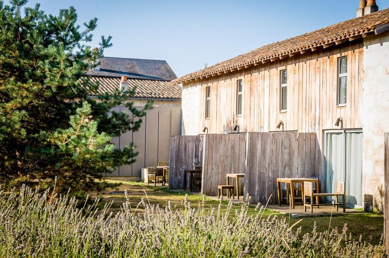 Отель Domaine Du Normandoux, The Originals Relais Терсе Экстерьер фото
